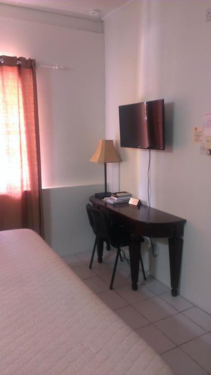 Paradise Beach Hotel كينغستاون المظهر الخارجي الصورة